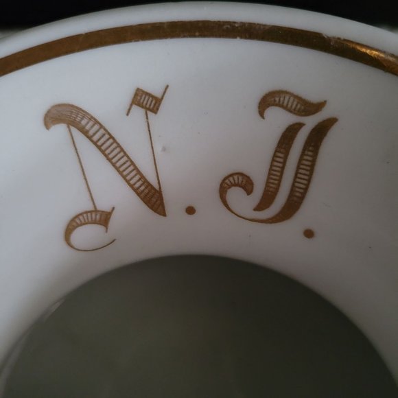 Antique White and Gold Porcelain Spittoon Monogrammed "N.J.", Antique Tobacciana - Picture 4 of 8